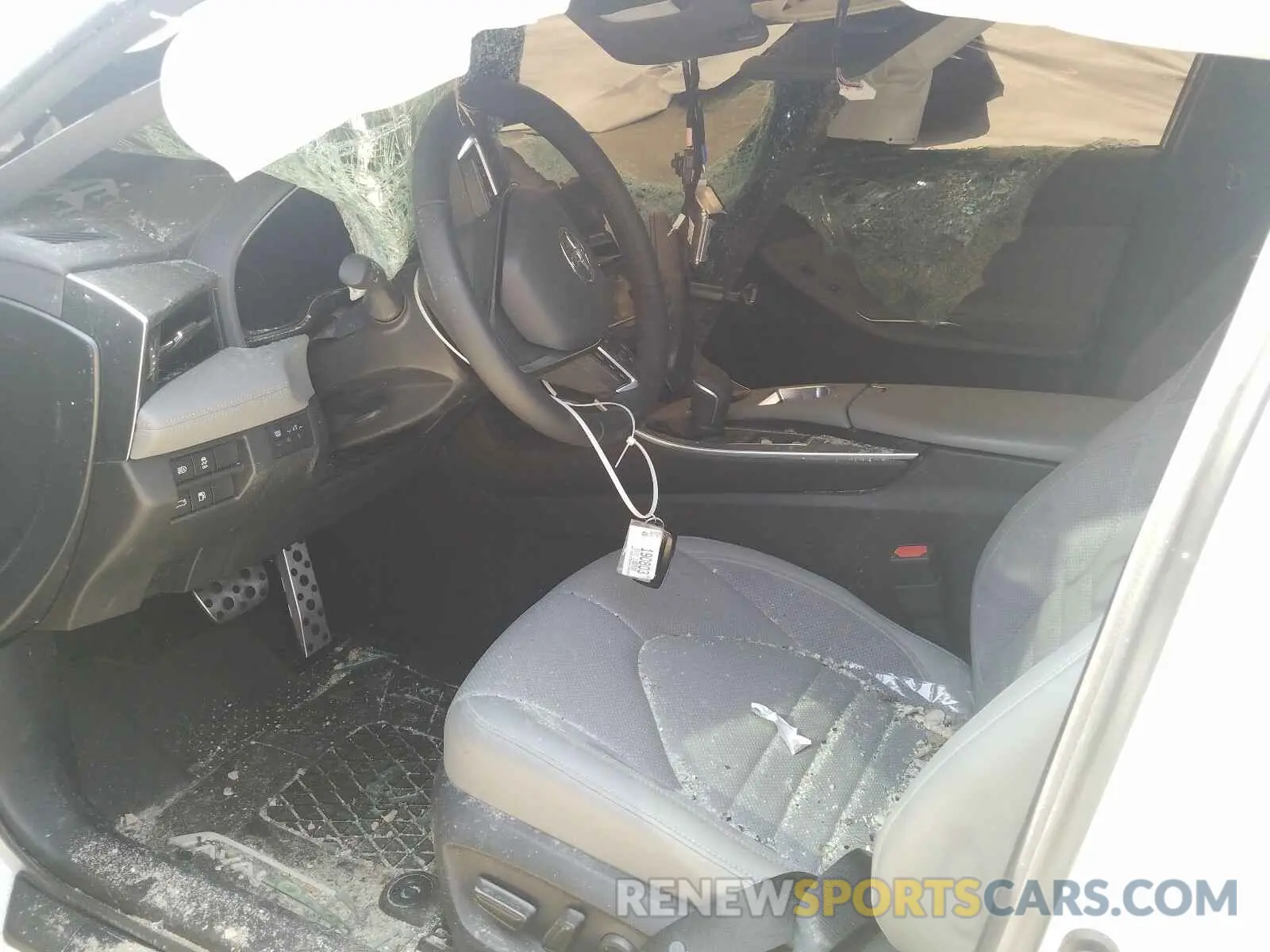 5 Photograph of a damaged car 4T1B21FB2KU009002 TOYOTA AVALON 2019