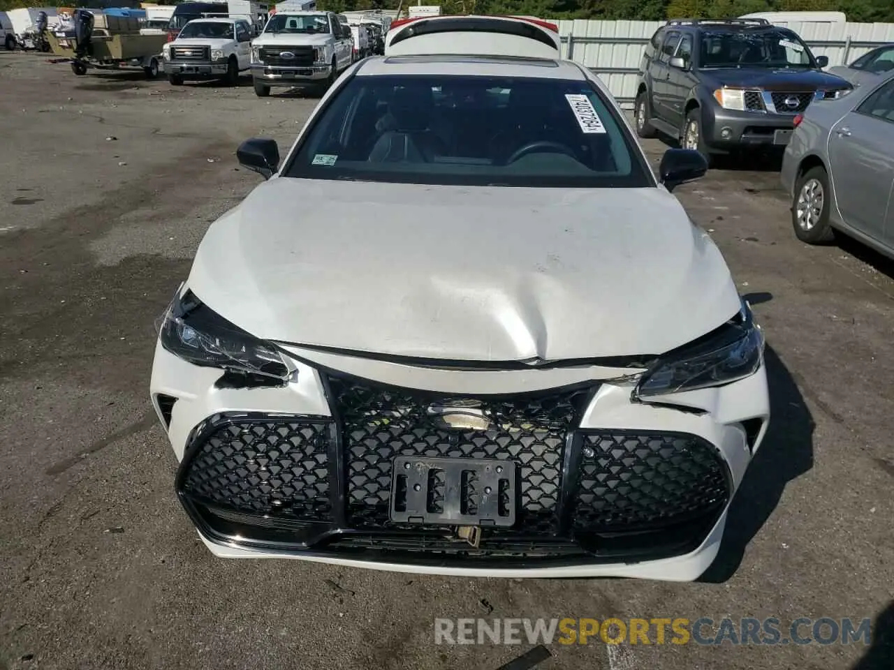 5 Photograph of a damaged car 4T1B21FB4KU001922 TOYOTA AVALON 2019