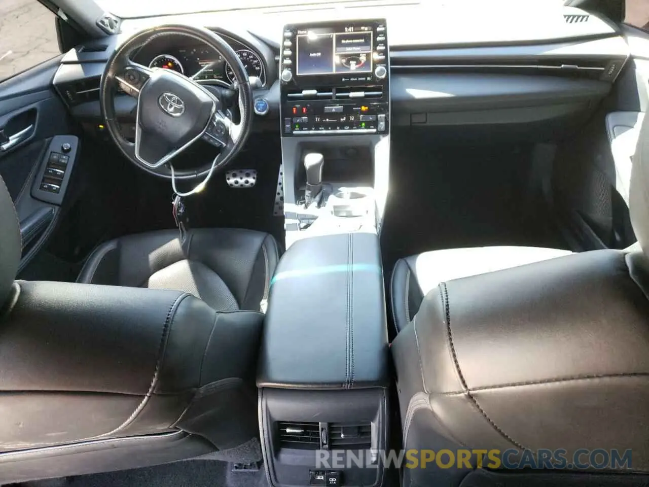 8 Photograph of a damaged car 4T1B21FB8KU003673 TOYOTA AVALON 2019