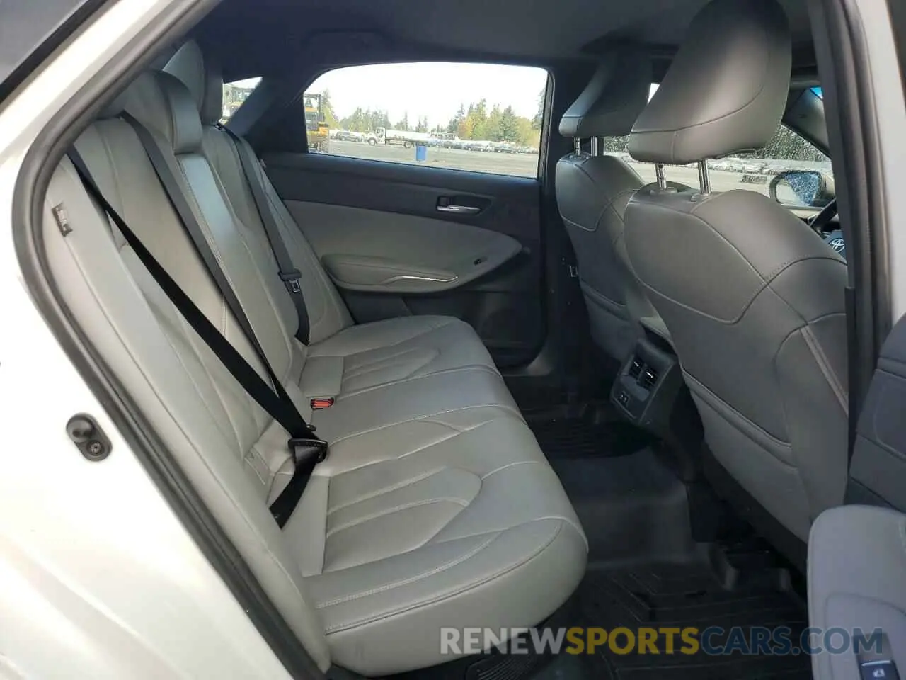10 Photograph of a damaged car 4T1B21FBXKU001097 TOYOTA AVALON 2019