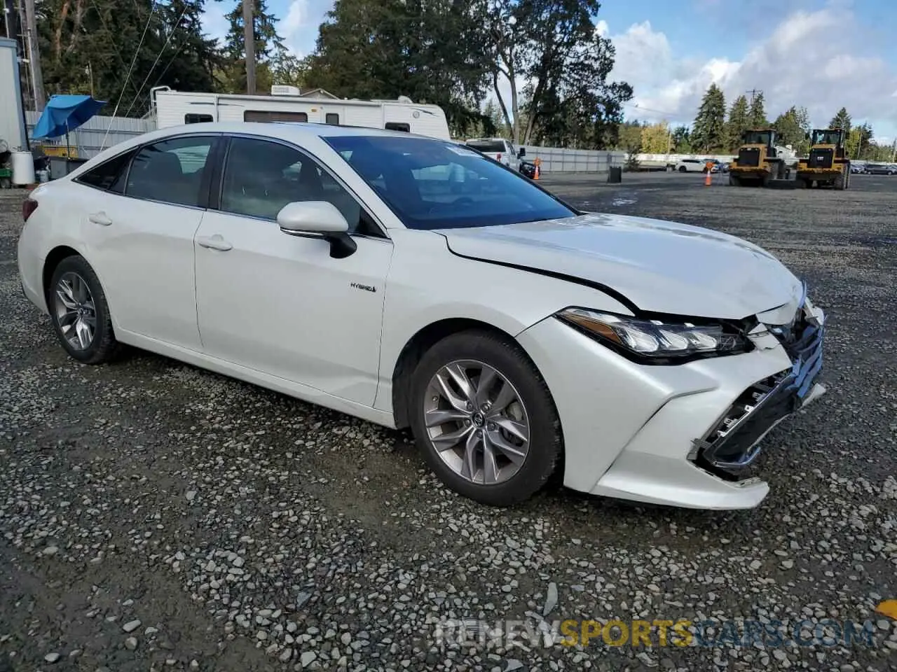4 Photograph of a damaged car 4T1B21FBXKU001097 TOYOTA AVALON 2019