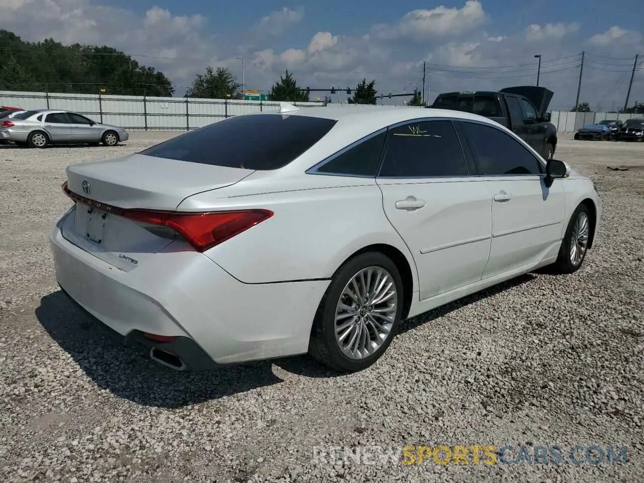 3 Фотография поврежденного автомобиля 4T1BZ1FB0KU011584 TOYOTA AVALON 2019