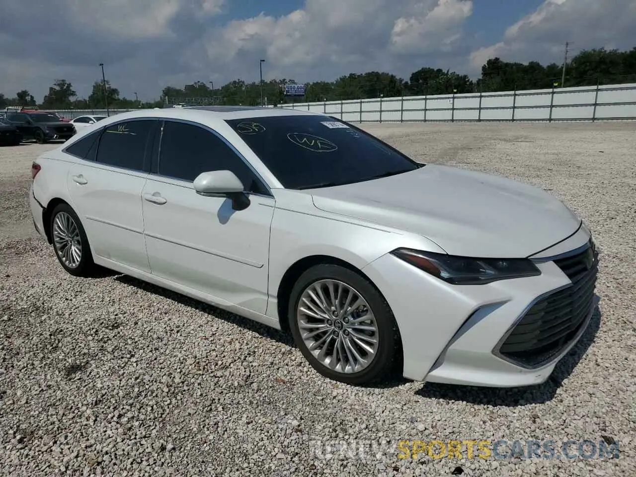 4 Фотография поврежденного автомобиля 4T1BZ1FB0KU011584 TOYOTA AVALON 2019