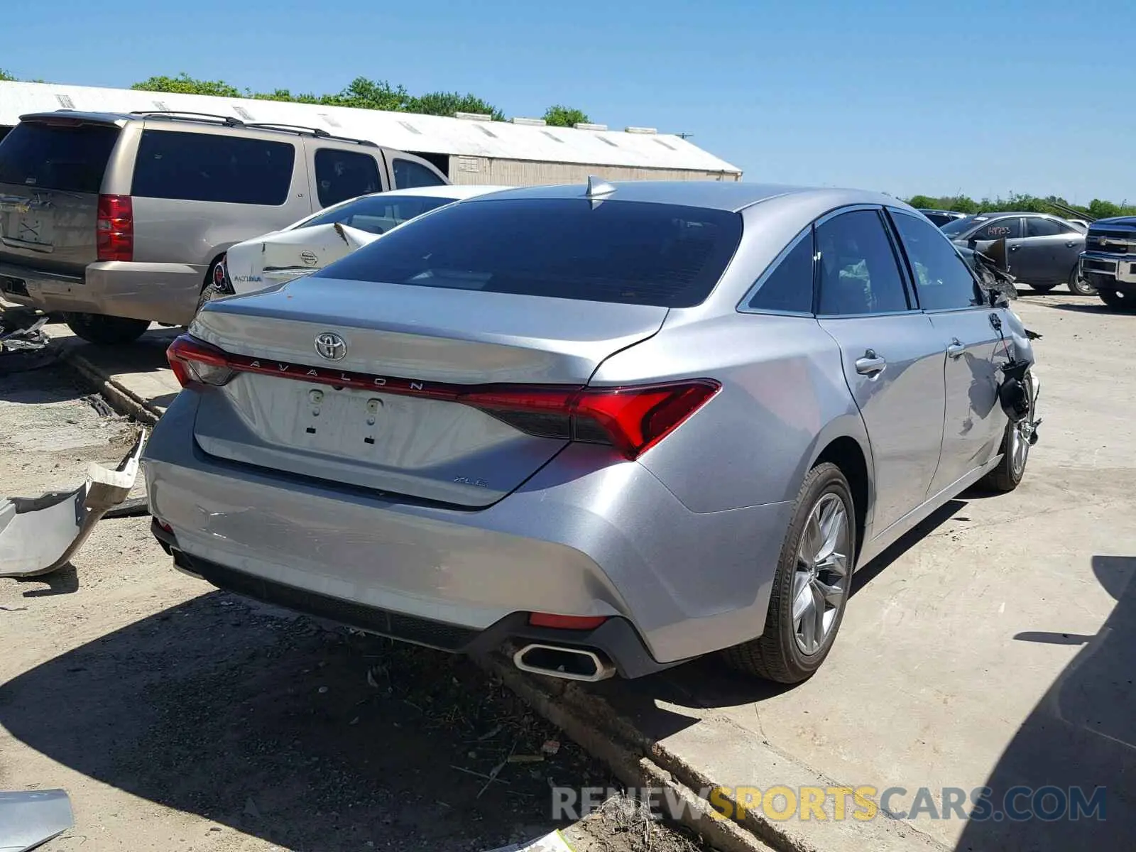 4 Photograph of a damaged car 4T1BZ1FB0KU020320 TOYOTA AVALON 2019