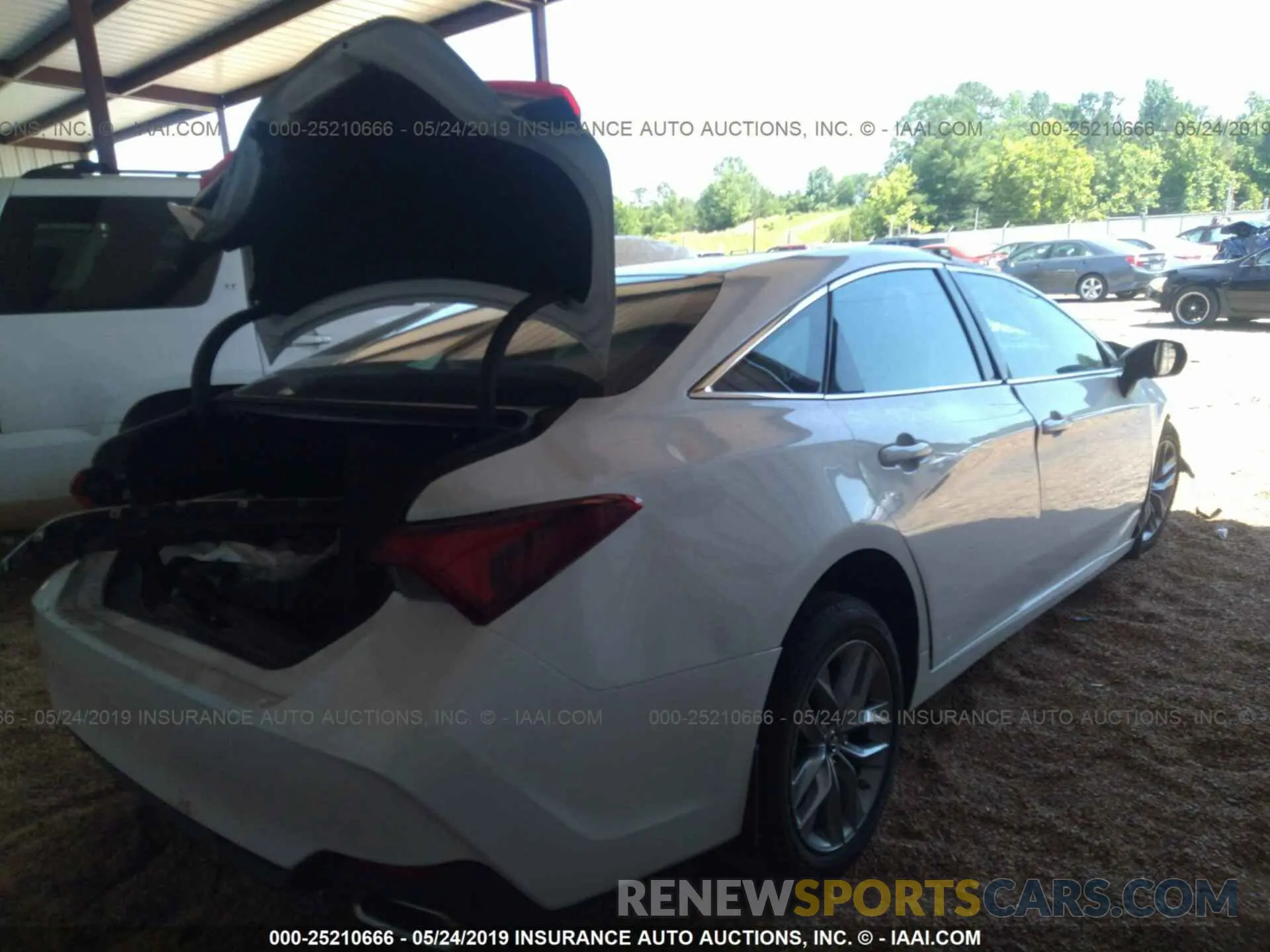 4 Photograph of a damaged car 4T1BZ1FB0KU021404 TOYOTA AVALON 2019