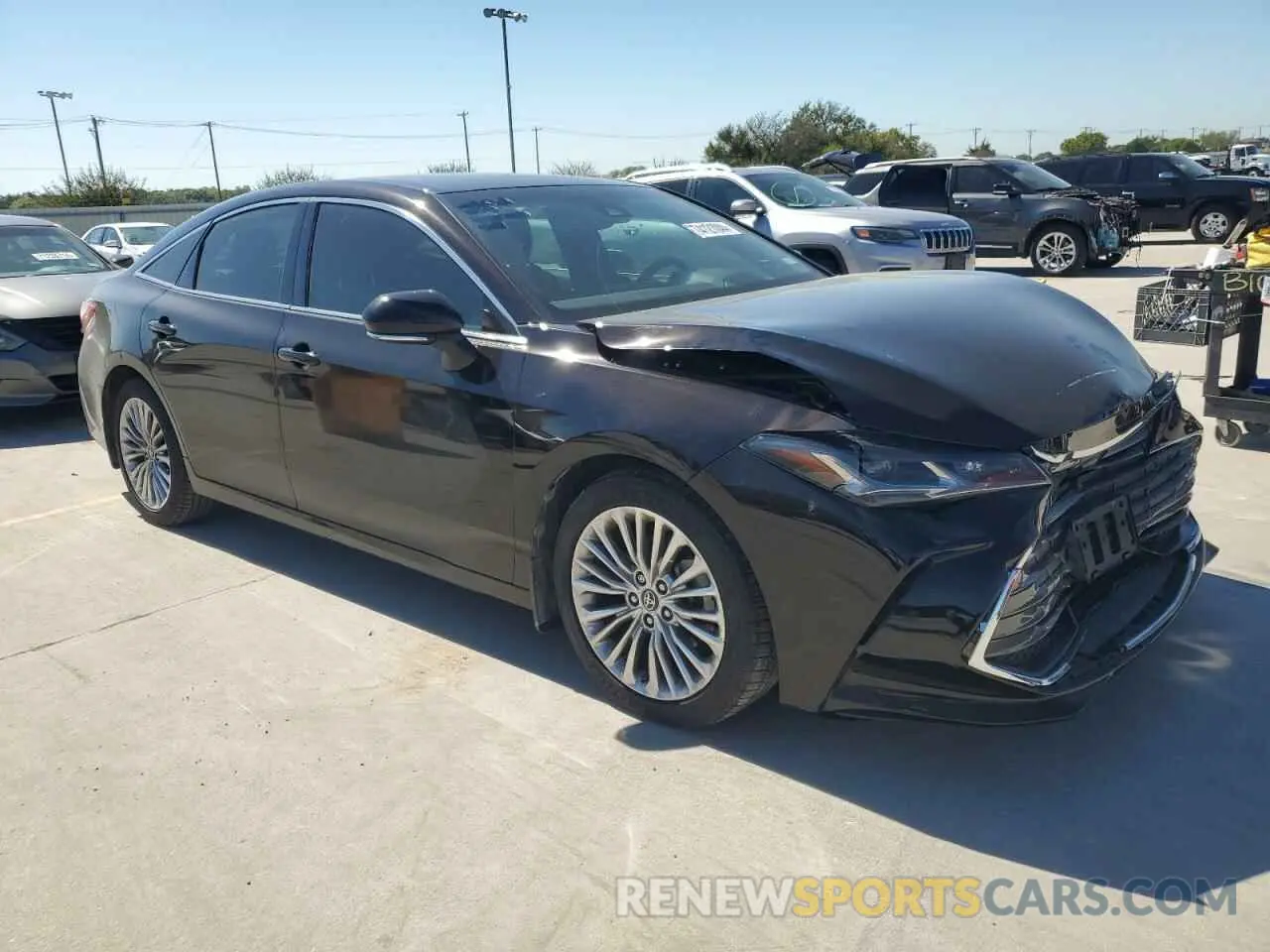 4 Photograph of a damaged car 4T1BZ1FB0KU025176 TOYOTA AVALON 2019