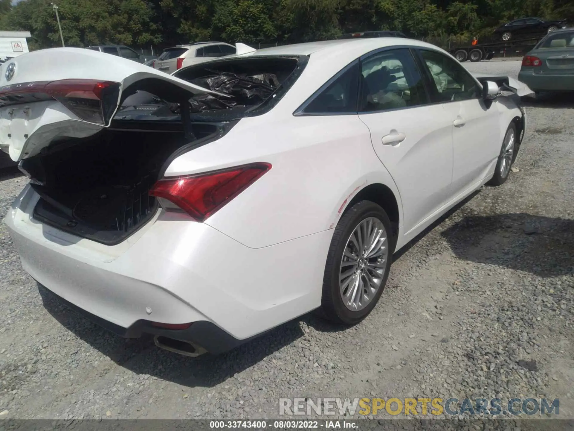 4 Photograph of a damaged car 4T1BZ1FB1KU021346 TOYOTA AVALON 2019