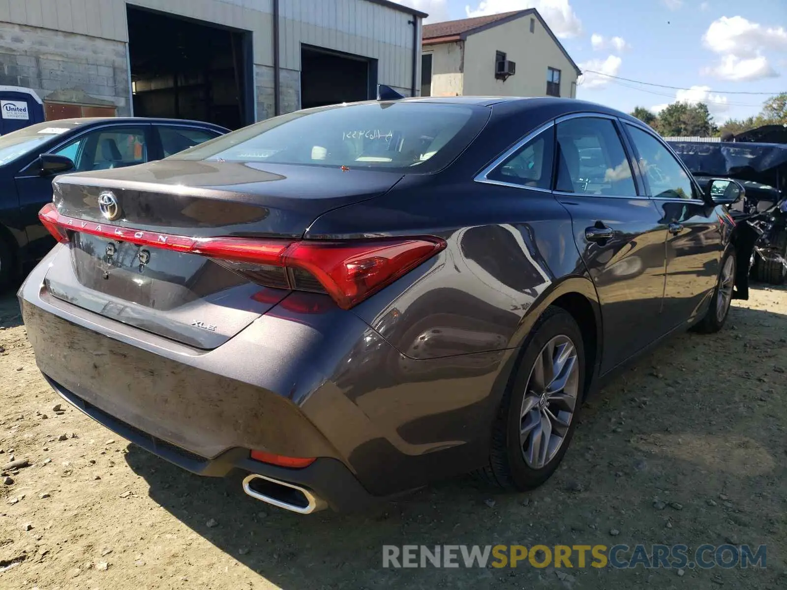 4 Photograph of a damaged car 4T1BZ1FB1KU025462 TOYOTA AVALON 2019