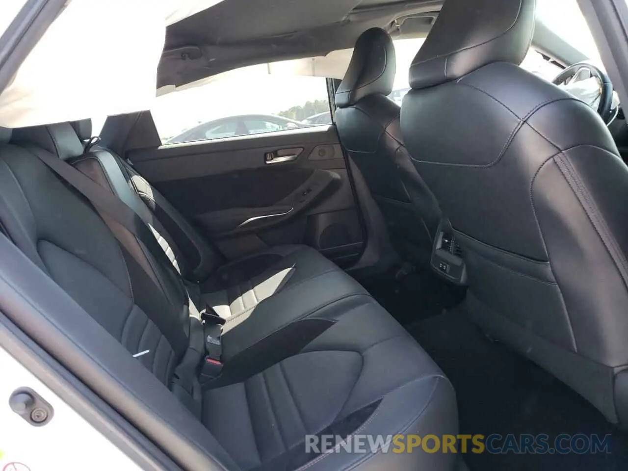 10 Photograph of a damaged car 4T1BZ1FB1KU028085 TOYOTA AVALON 2019