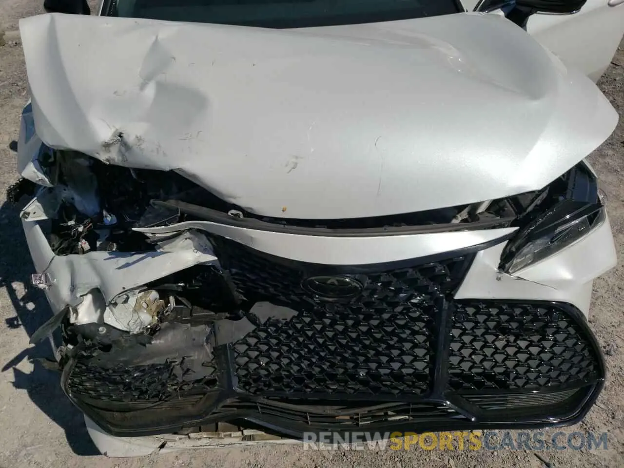 11 Photograph of a damaged car 4T1BZ1FB1KU028085 TOYOTA AVALON 2019