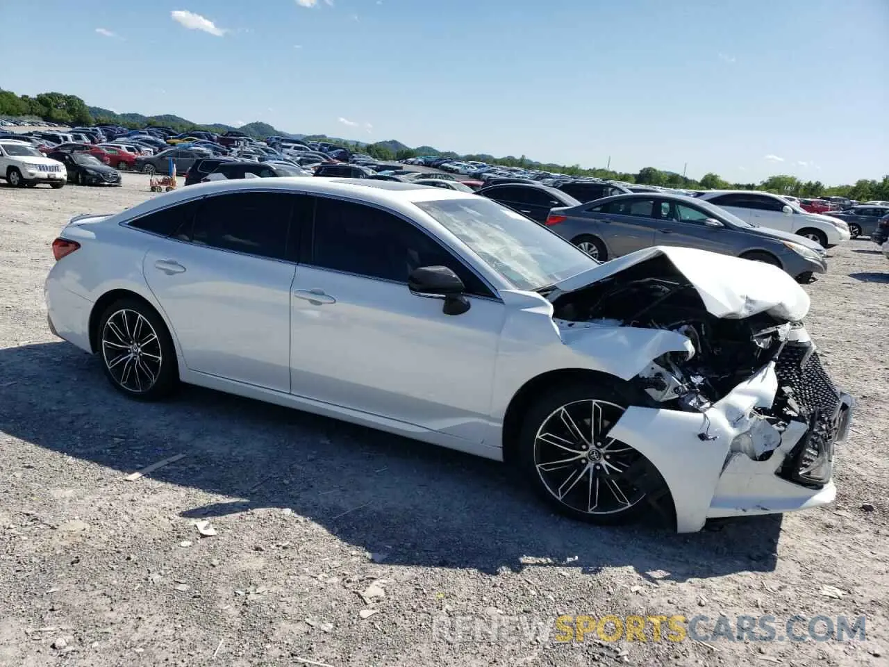 4 Photograph of a damaged car 4T1BZ1FB1KU028085 TOYOTA AVALON 2019