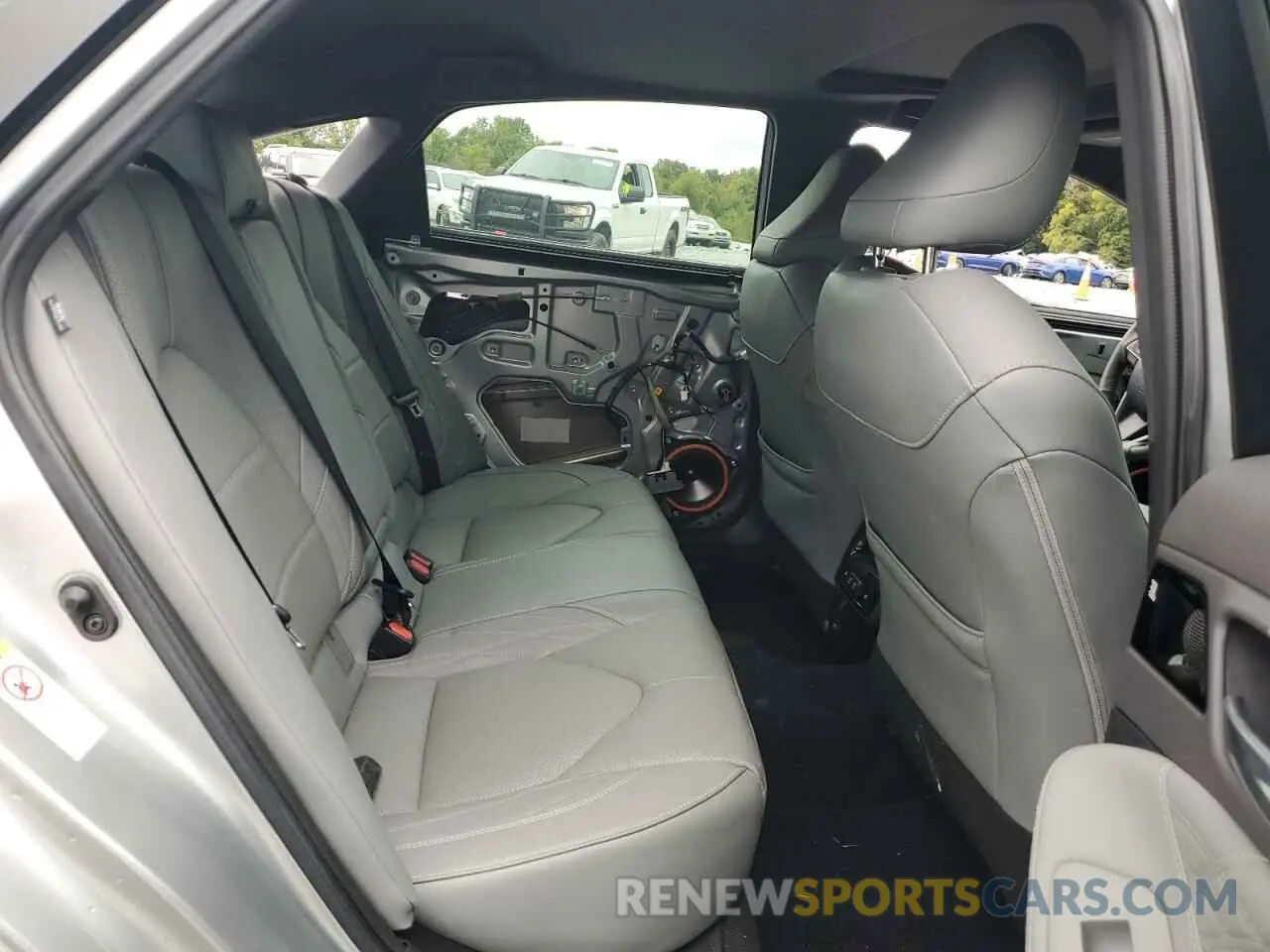 10 Photograph of a damaged car 4T1BZ1FB1KU030225 TOYOTA AVALON 2019