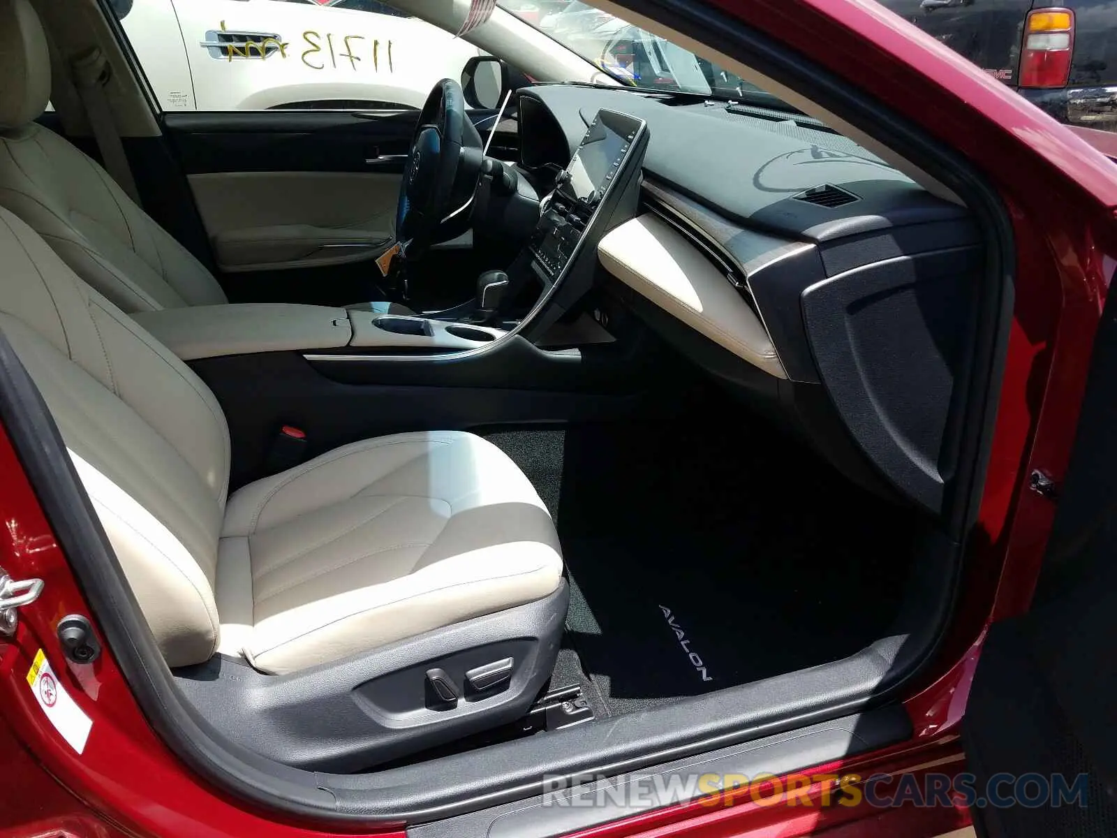 5 Photograph of a damaged car 4T1BZ1FB2KU037362 TOYOTA AVALON 2019