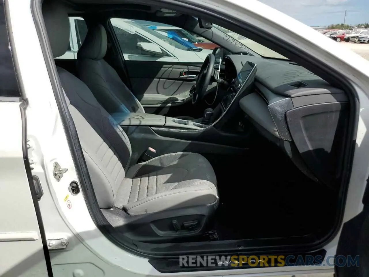 5 Photograph of a damaged car 4T1BZ1FB3KU004547 TOYOTA AVALON 2019