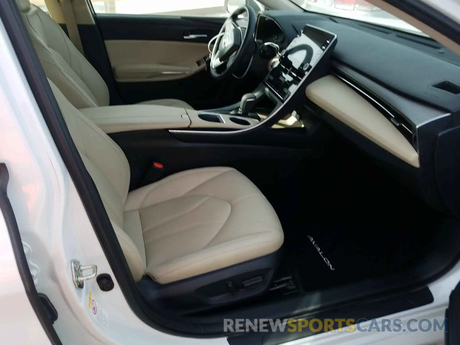 5 Photograph of a damaged car 4T1BZ1FB3KU010526 TOYOTA AVALON 2019