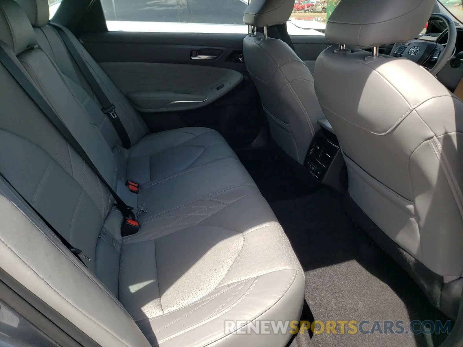 6 Photograph of a damaged car 4T1BZ1FB3KU015435 TOYOTA AVALON 2019
