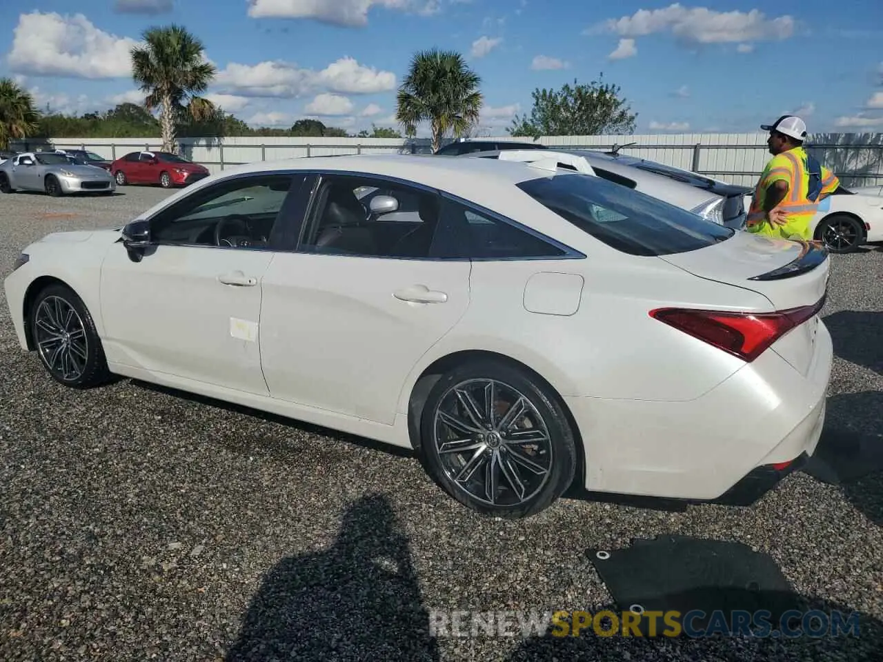 2 Photograph of a damaged car 4T1BZ1FB4KU003665 TOYOTA AVALON 2019
