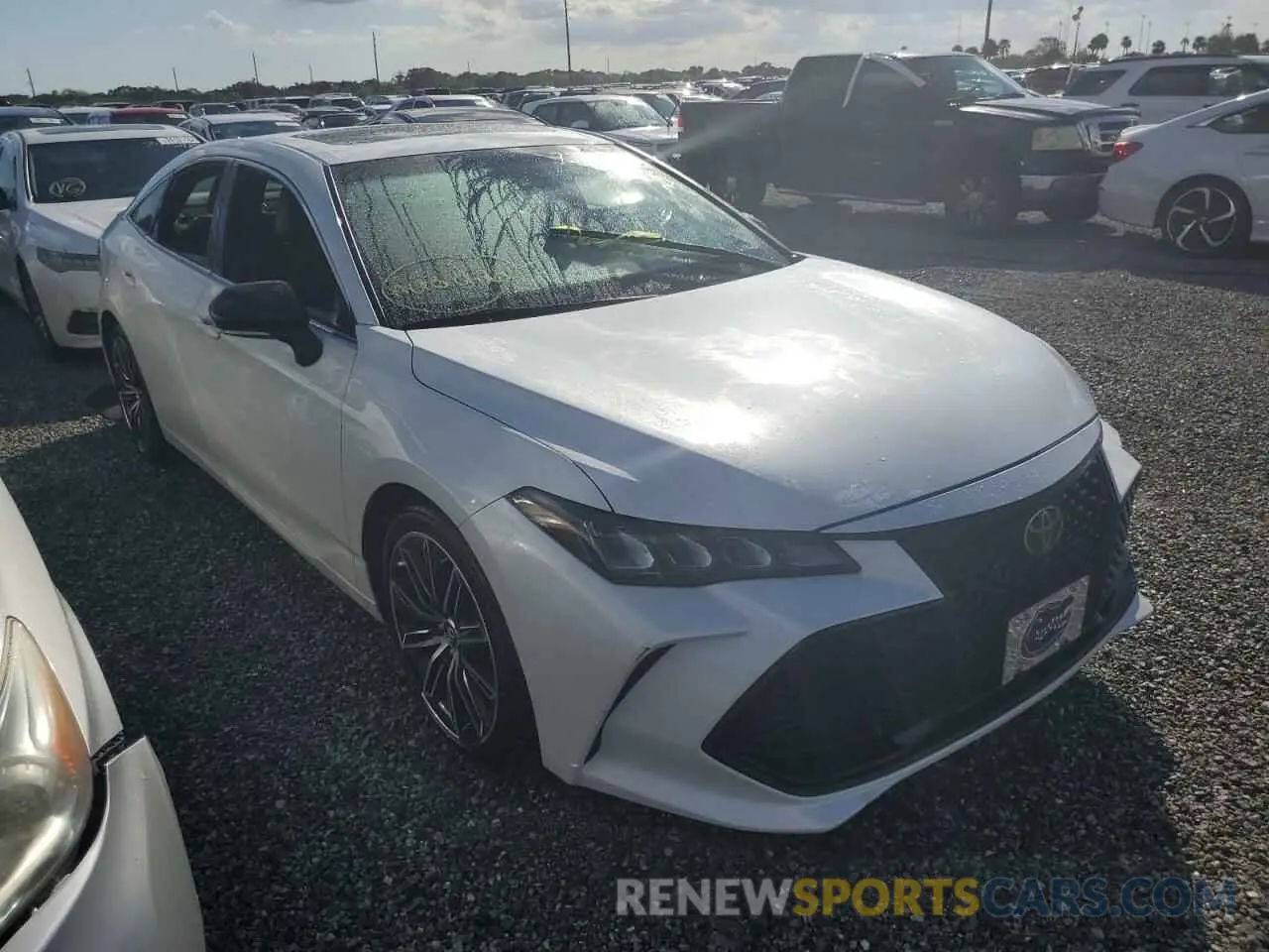 4 Photograph of a damaged car 4T1BZ1FB4KU003665 TOYOTA AVALON 2019