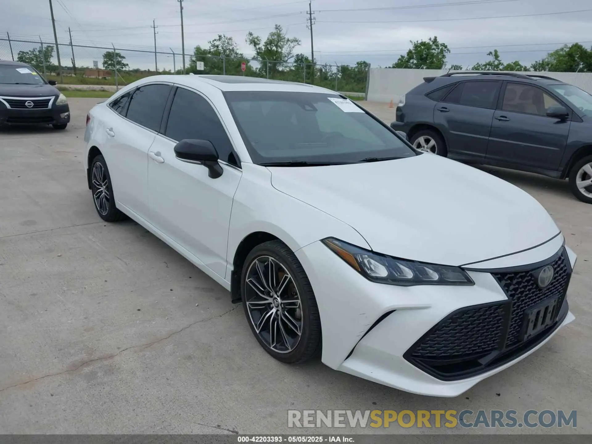 1 Фотография поврежденного автомобиля 4T1BZ1FB4KU032065 TOYOTA AVALON 2019