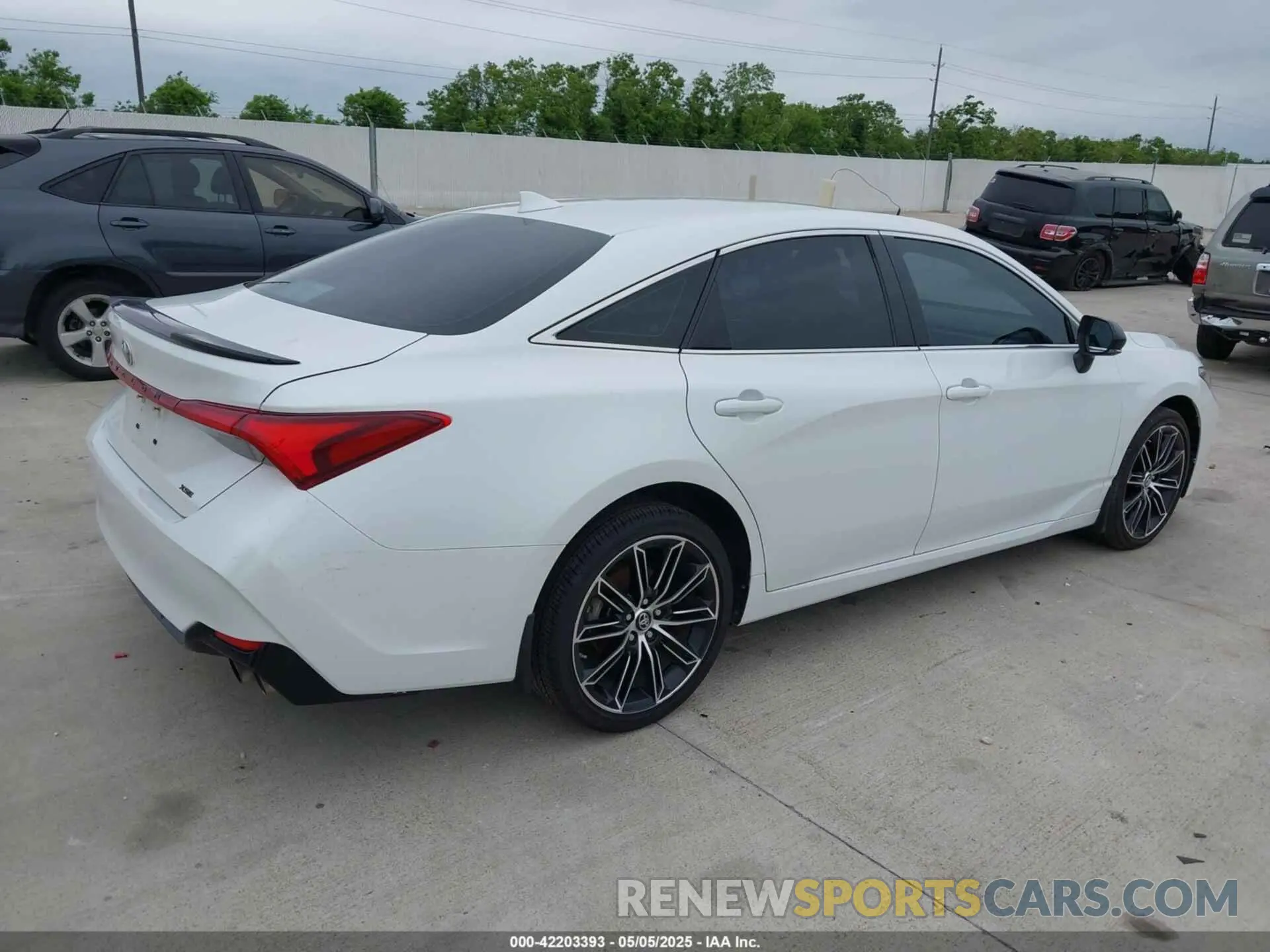 4 Фотография поврежденного автомобиля 4T1BZ1FB4KU032065 TOYOTA AVALON 2019