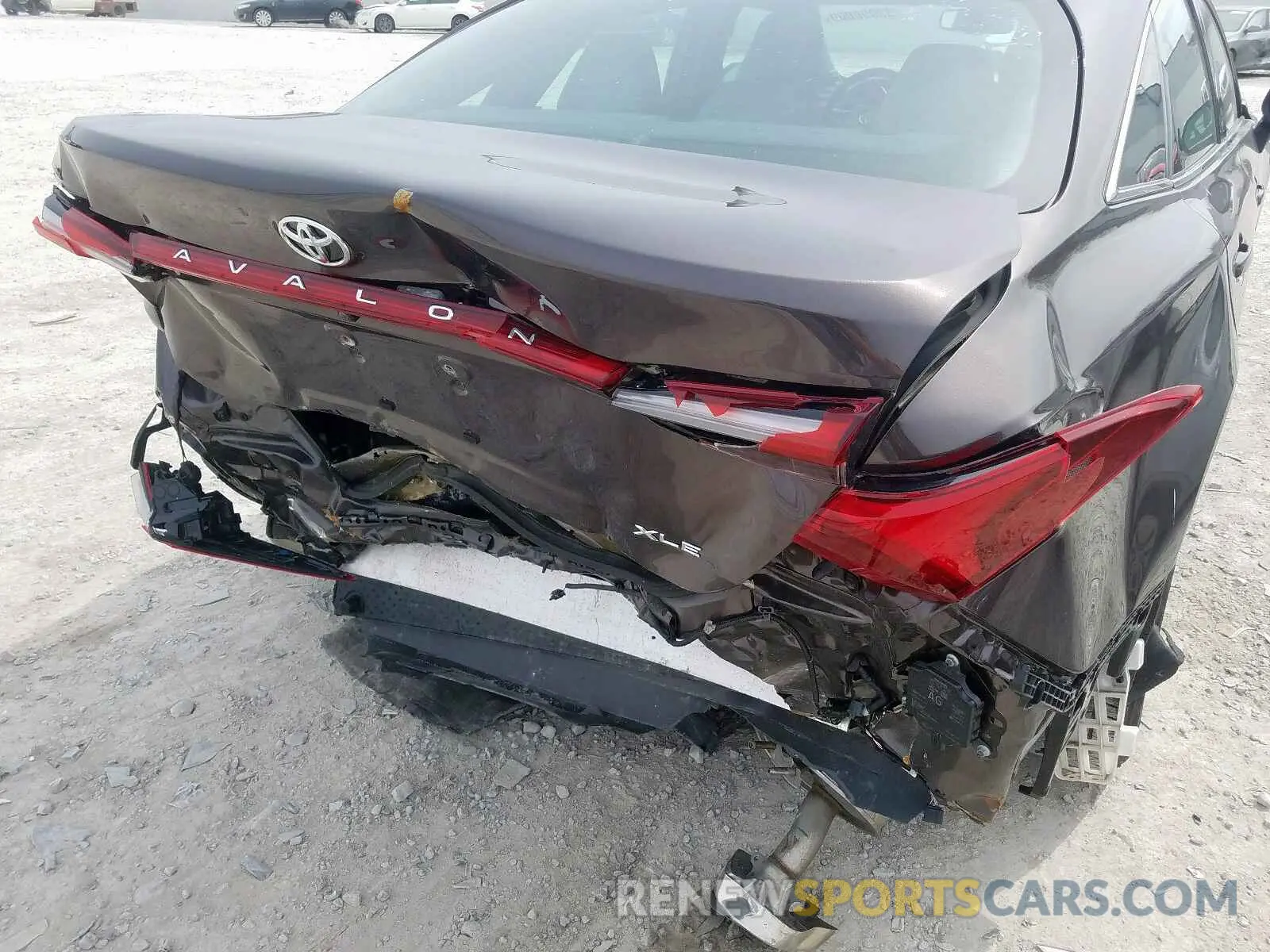 9 Photograph of a damaged car 4T1BZ1FB5KU003108 TOYOTA AVALON 2019