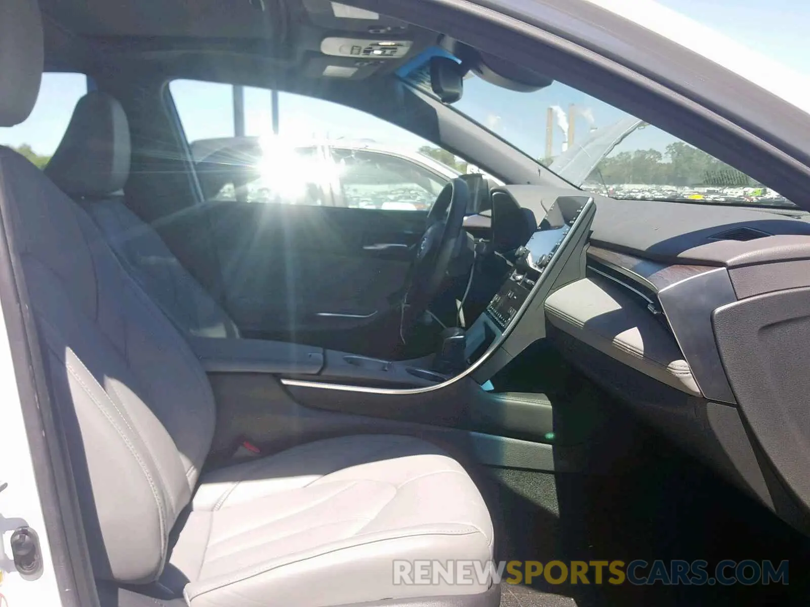 5 Photograph of a damaged car 4T1BZ1FB5KU010320 TOYOTA AVALON 2019