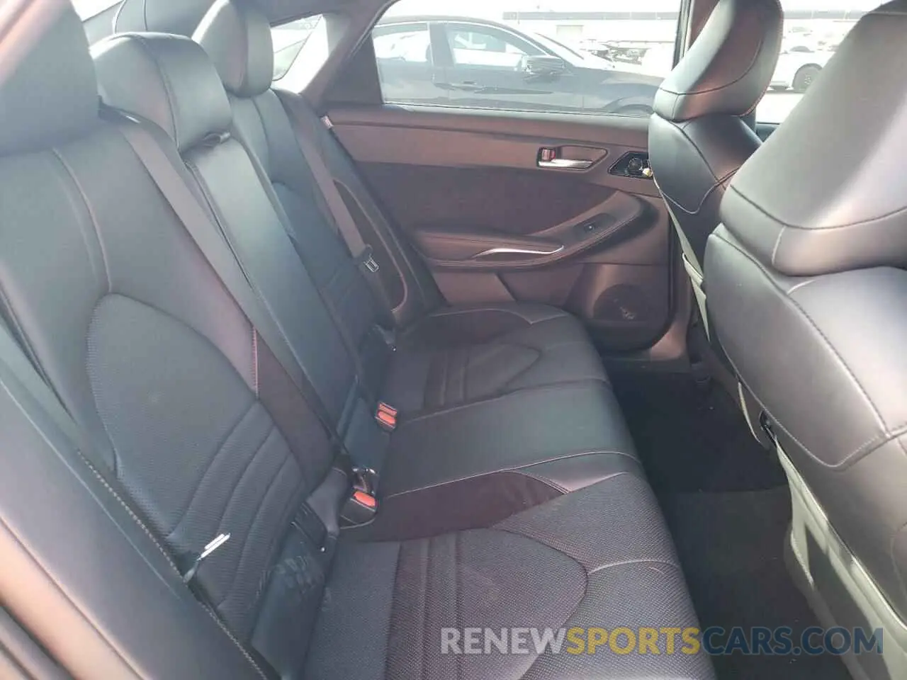 10 Photograph of a damaged car 4T1BZ1FB5KU017543 TOYOTA AVALON 2019