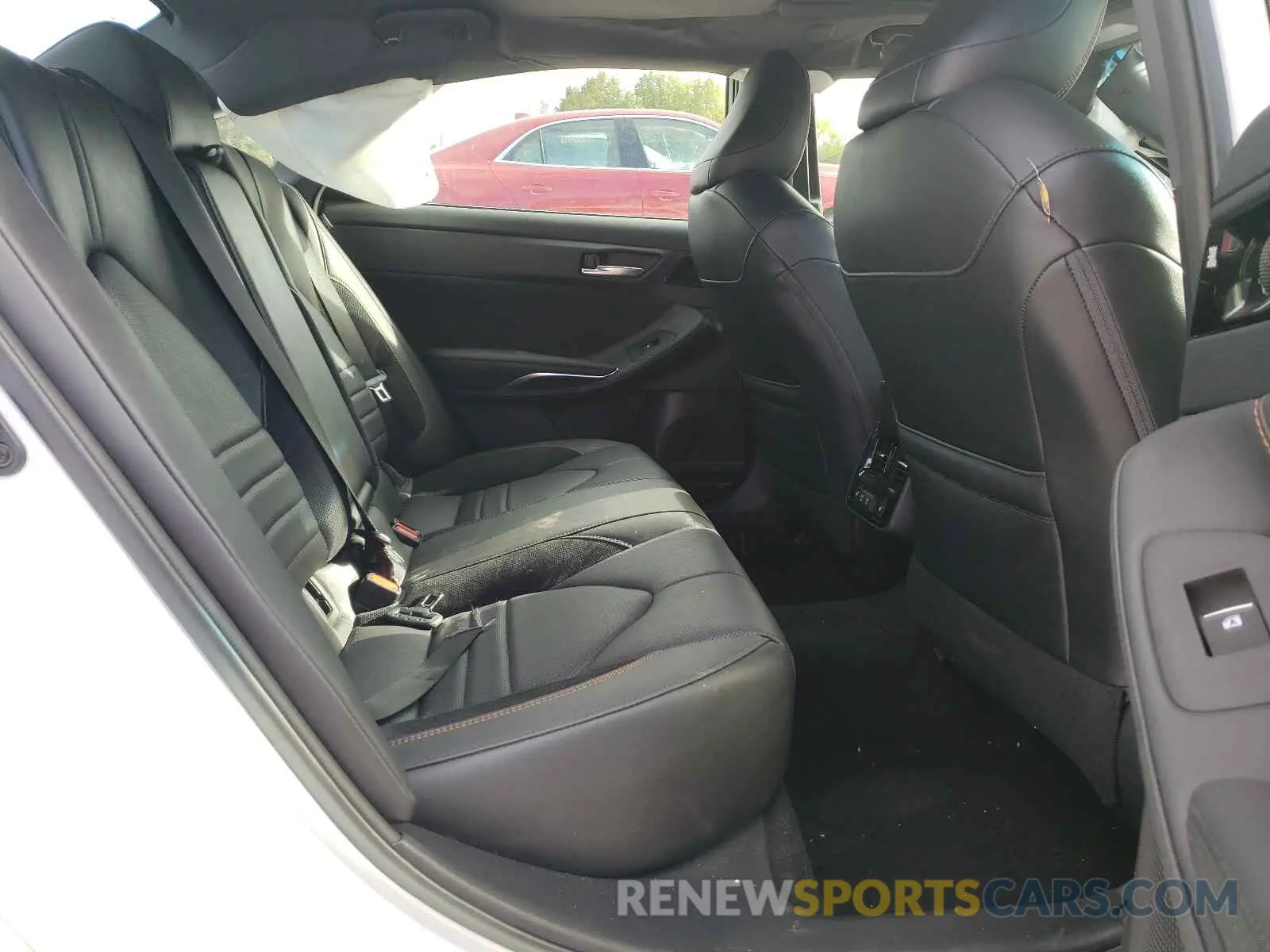 6 Photograph of a damaged car 4T1BZ1FB5KU027778 TOYOTA AVALON 2019