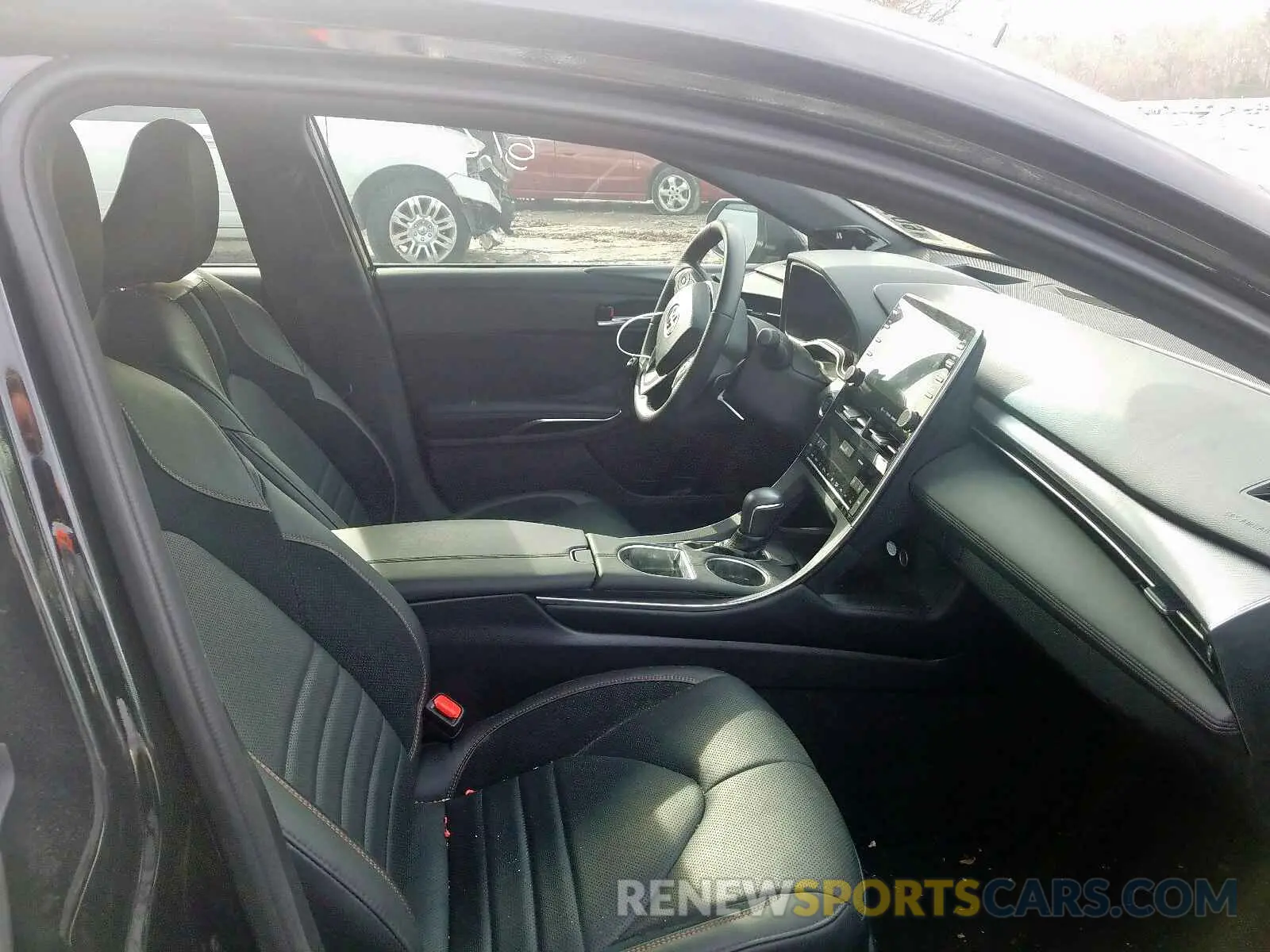 5 Photograph of a damaged car 4T1BZ1FB5KU037808 TOYOTA AVALON 2019