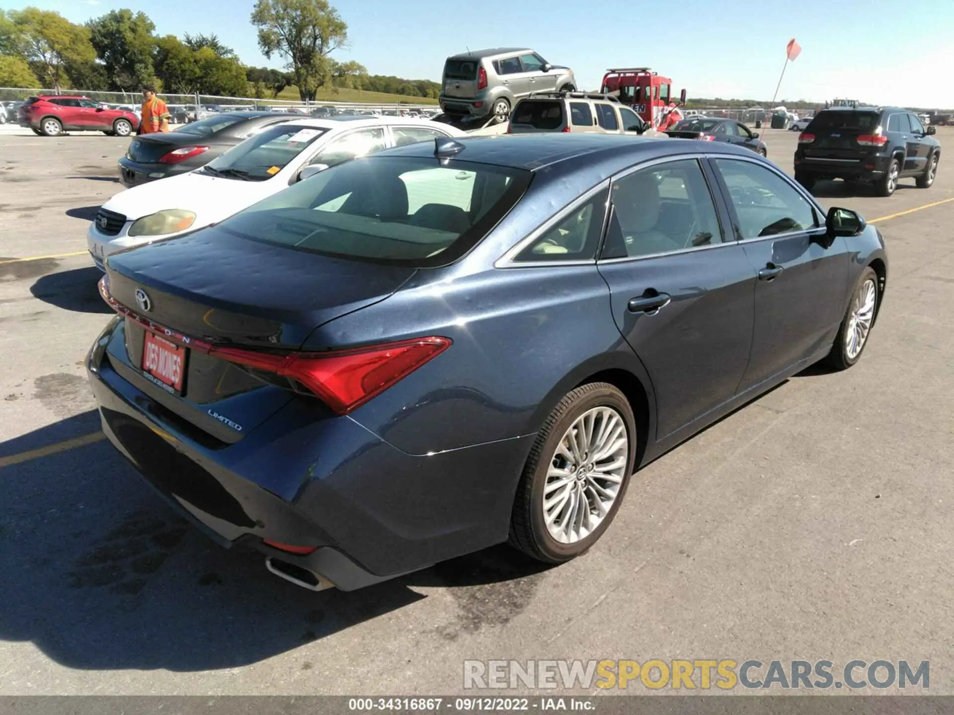 4 Photograph of a damaged car 4T1BZ1FB6KU011136 TOYOTA AVALON 2019