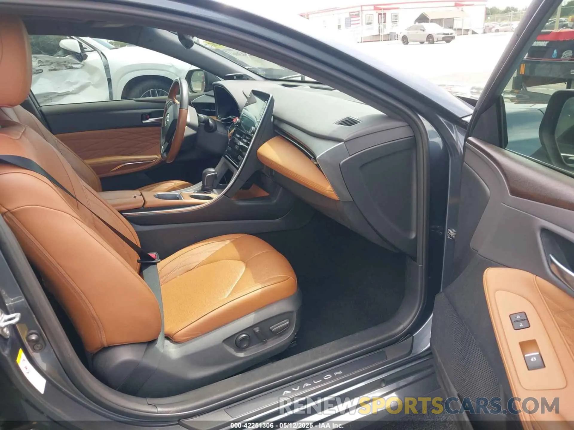 5 Фотография поврежденного автомобиля 4T1BZ1FB6KU013078 TOYOTA AVALON 2019