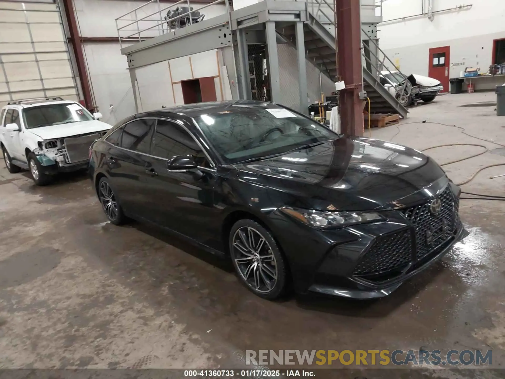 1 Фотография поврежденного автомобиля 4T1BZ1FB6KU014330 TOYOTA AVALON 2019