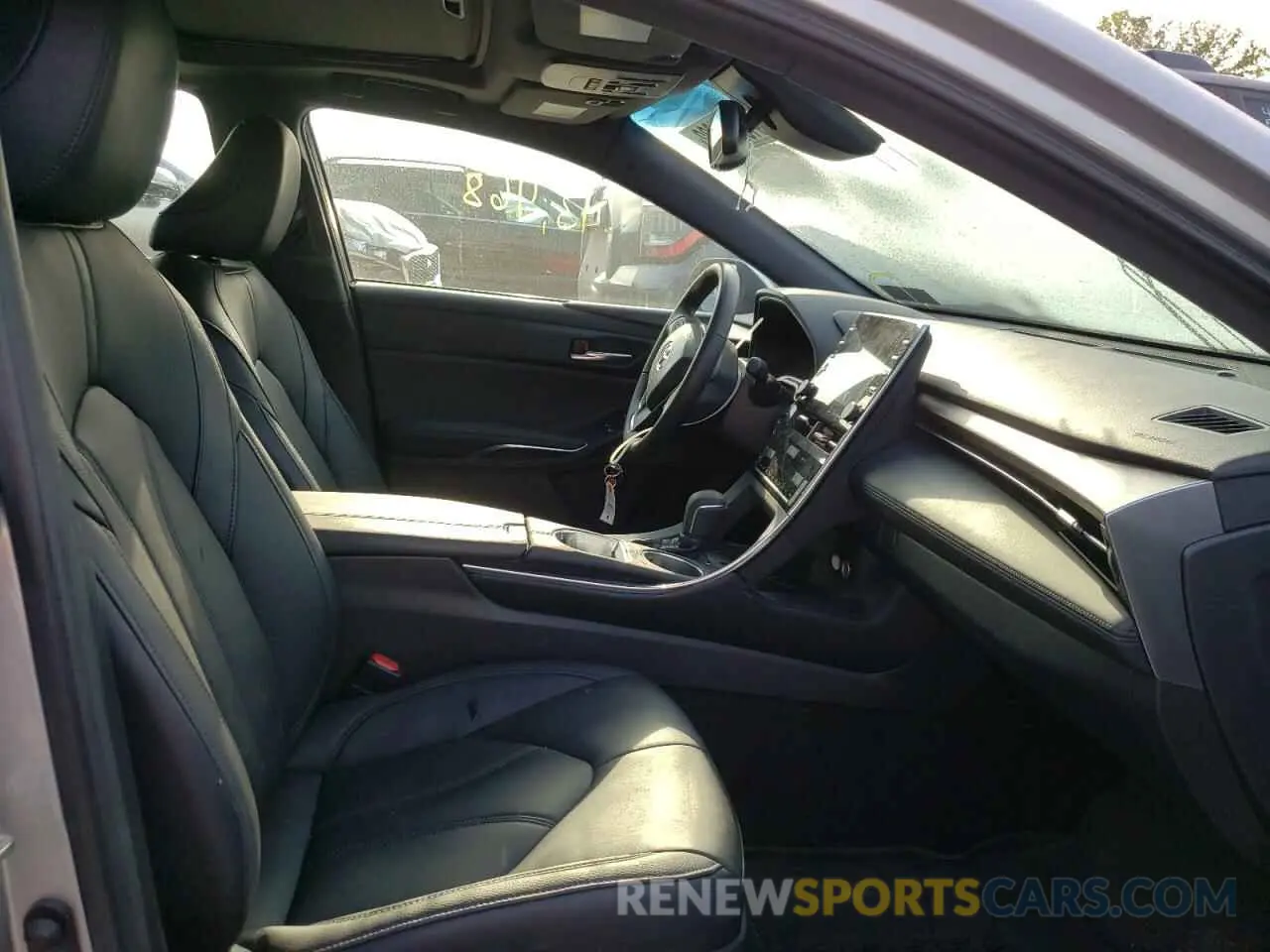 5 Photograph of a damaged car 4T1BZ1FB6KU034612 TOYOTA AVALON 2019