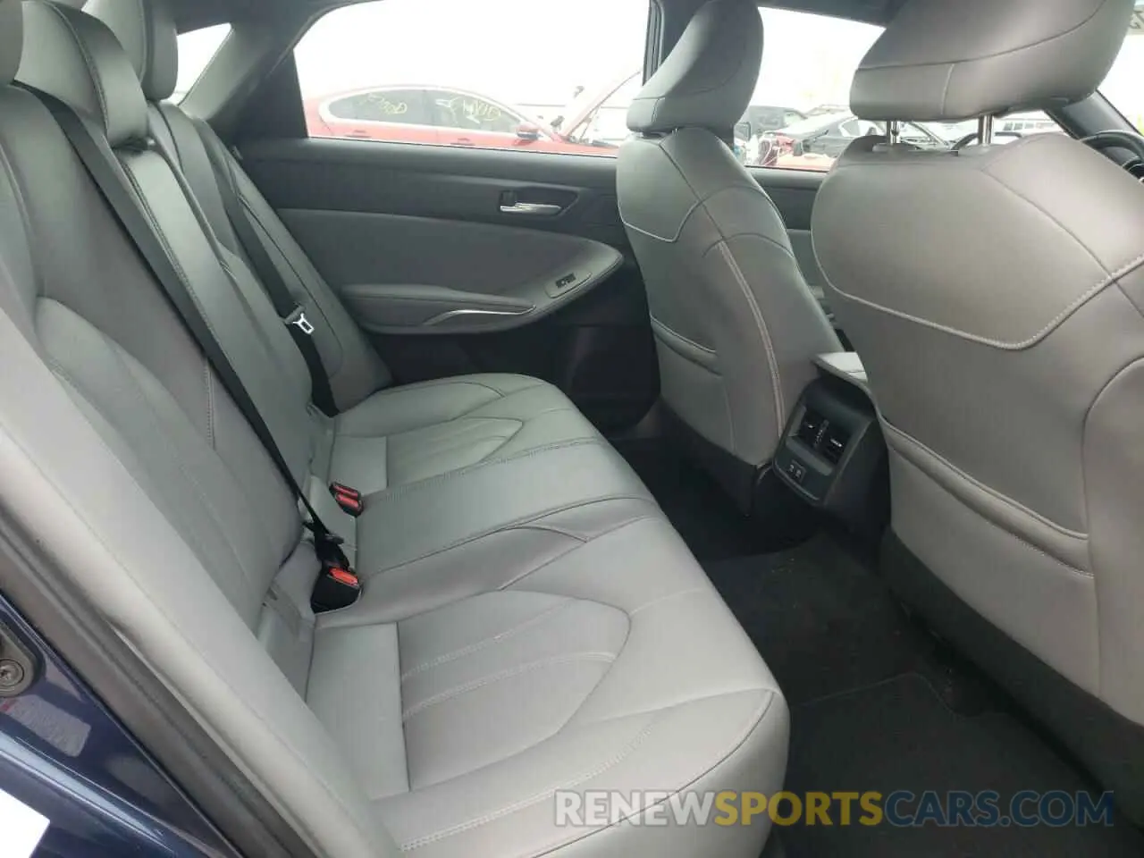 6 Photograph of a damaged car 4T1BZ1FB6KU035193 TOYOTA AVALON 2019