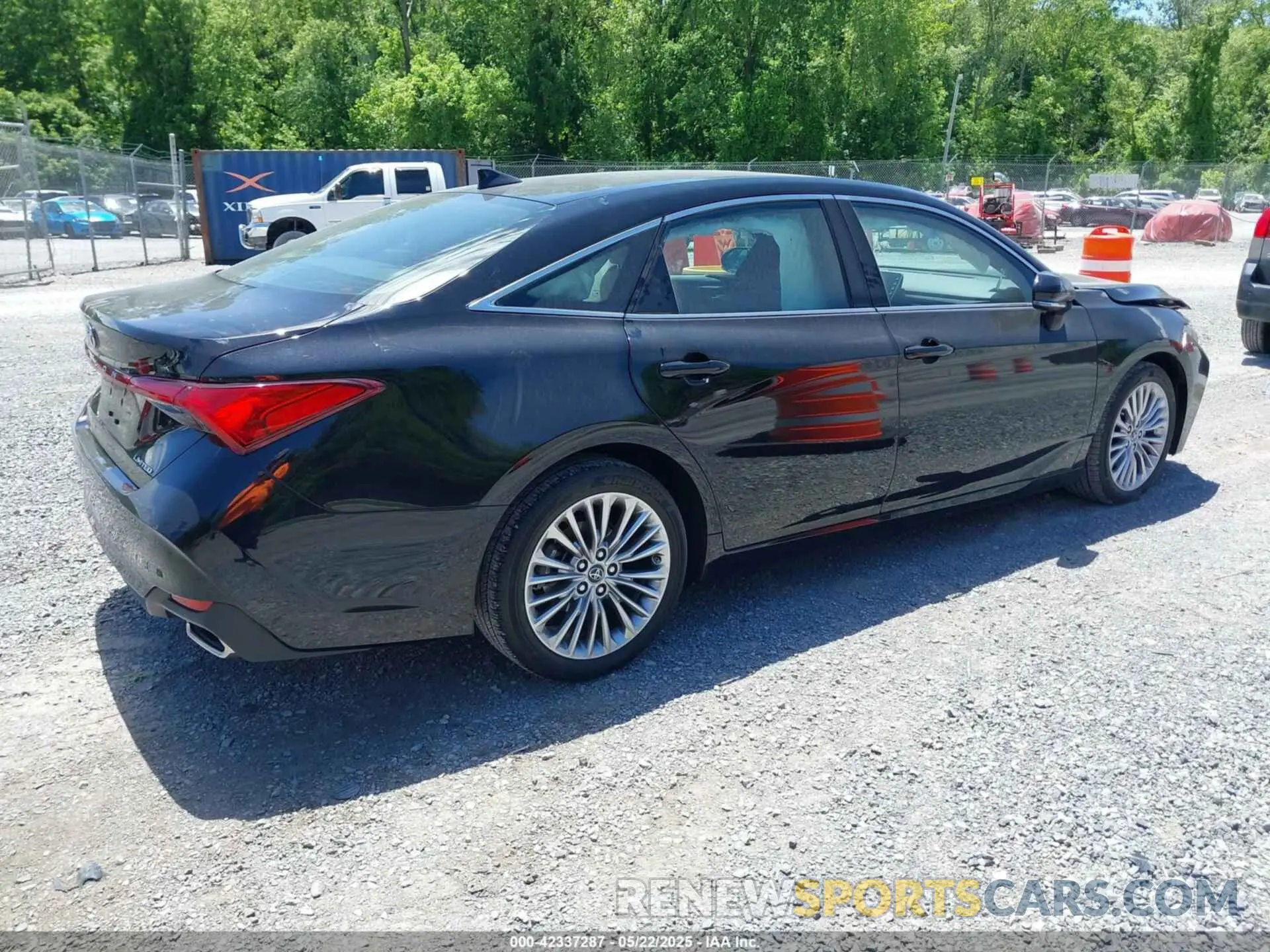 4 Photograph of a damaged car 4T1BZ1FB7KU028110 TOYOTA AVALON 2019