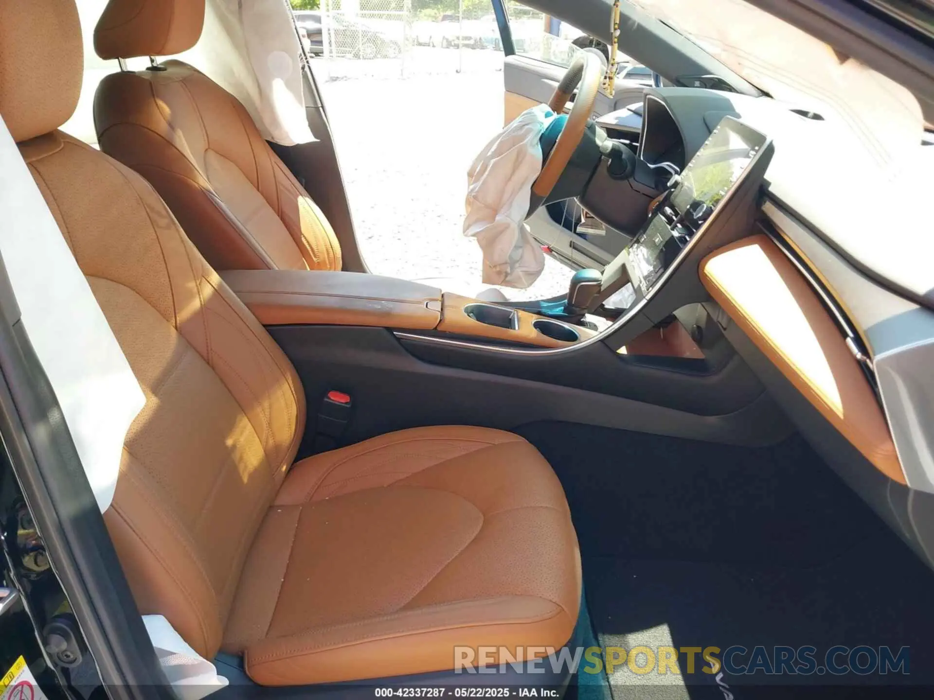 5 Photograph of a damaged car 4T1BZ1FB7KU028110 TOYOTA AVALON 2019