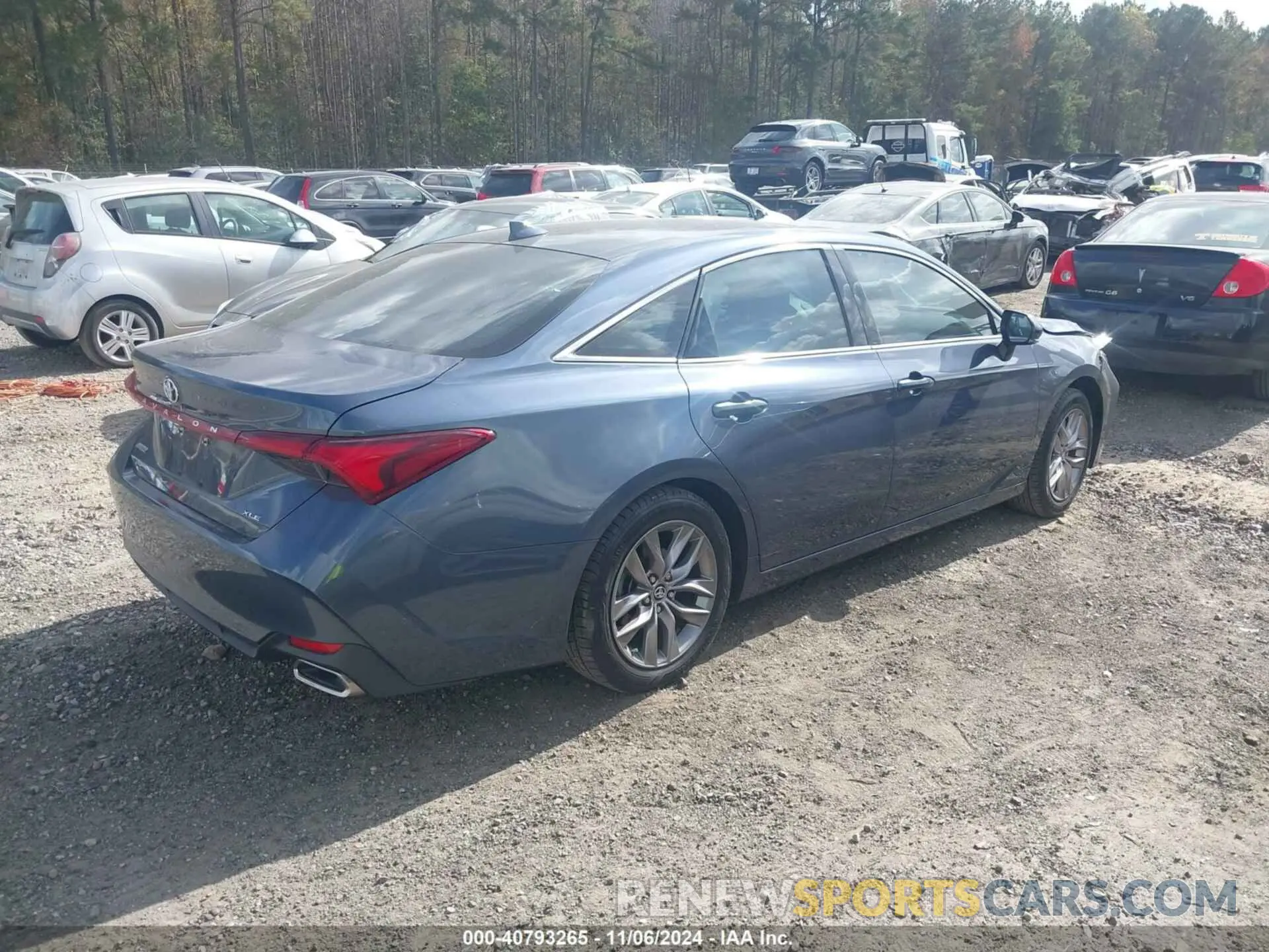 4 Photograph of a damaged car 4T1BZ1FB8KU003569 TOYOTA AVALON 2019