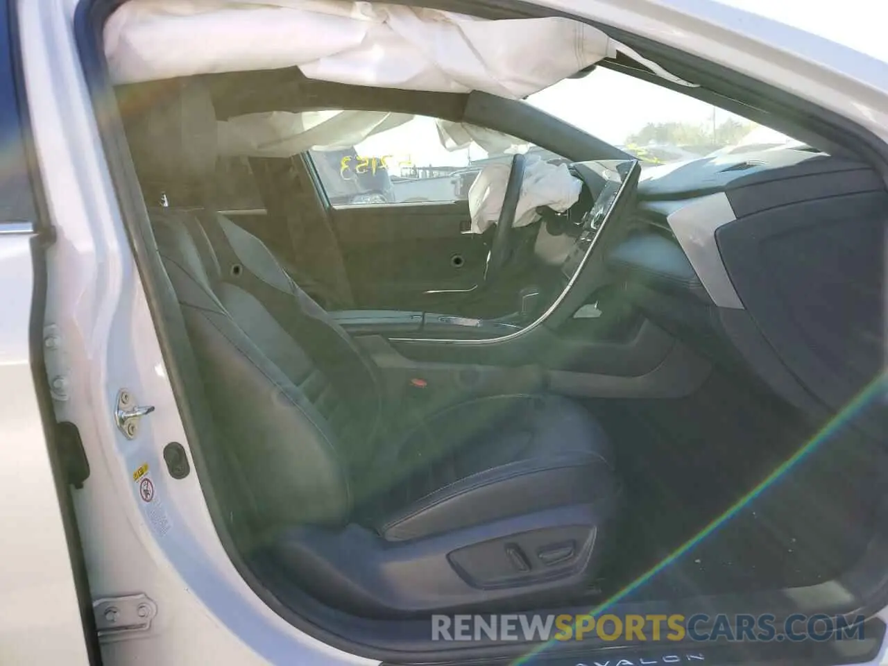 5 Photograph of a damaged car 4T1BZ1FB8KU021702 TOYOTA AVALON 2019