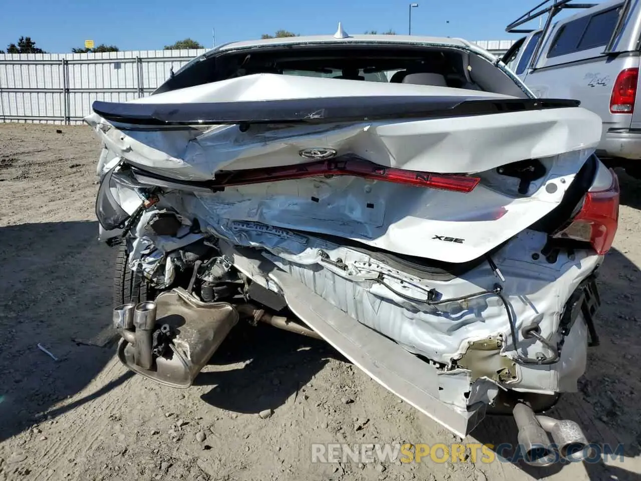 9 Photograph of a damaged car 4T1BZ1FB8KU021702 TOYOTA AVALON 2019