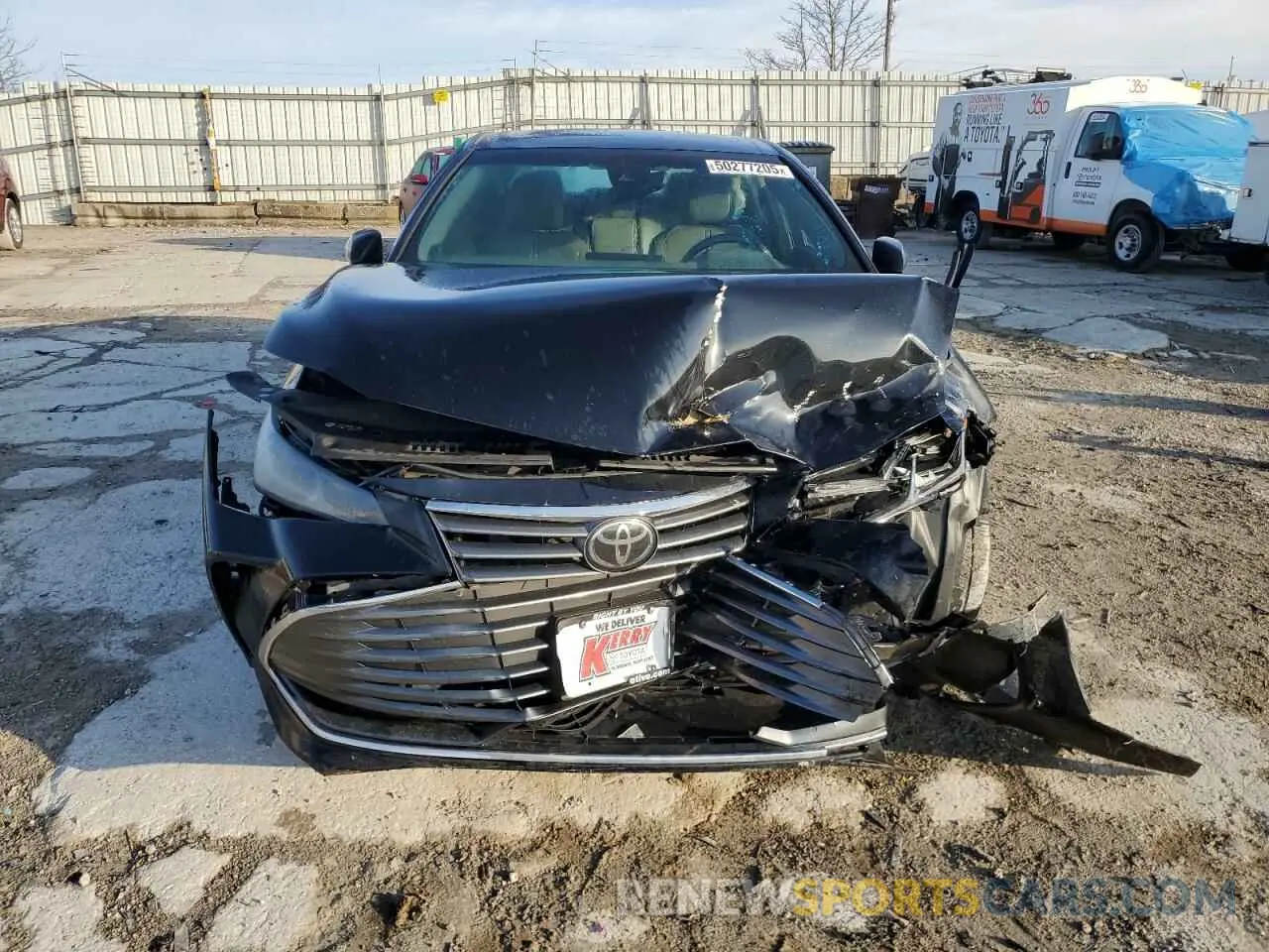 5 Фотография поврежденного автомобиля 4T1BZ1FB8KU023868 TOYOTA AVALON 2019