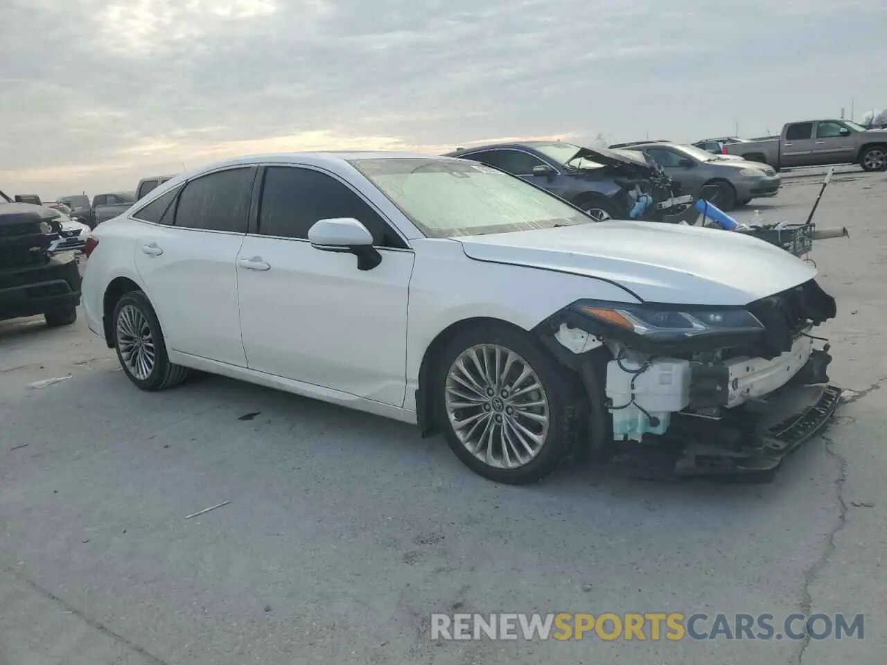 4 Photograph of a damaged car 4T1BZ1FB8KU030643 TOYOTA AVALON 2019