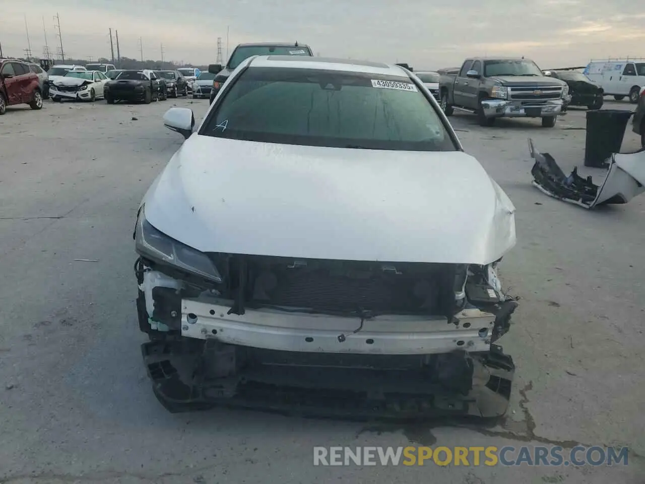 5 Photograph of a damaged car 4T1BZ1FB8KU030643 TOYOTA AVALON 2019