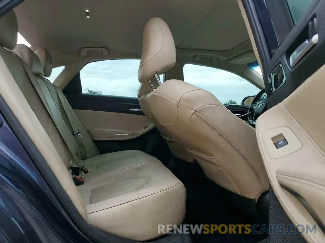 10 Photograph of a damaged car 4T1BZ1FB9KU005153 TOYOTA AVALON 2019