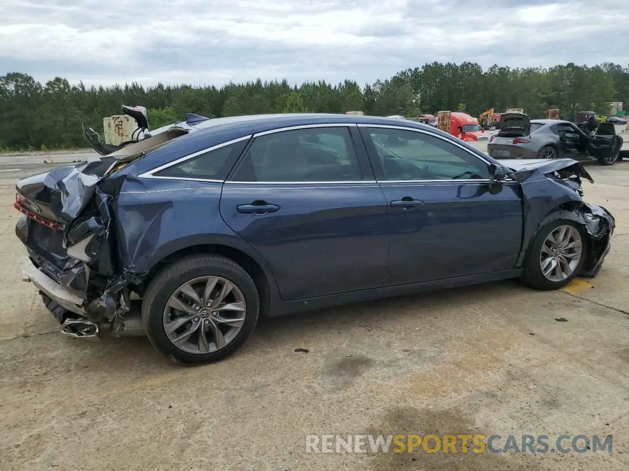 3 Photograph of a damaged car 4T1BZ1FB9KU005153 TOYOTA AVALON 2019