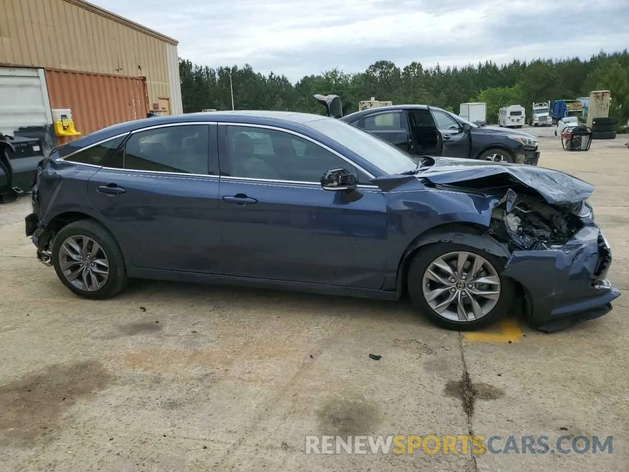 4 Photograph of a damaged car 4T1BZ1FB9KU005153 TOYOTA AVALON 2019