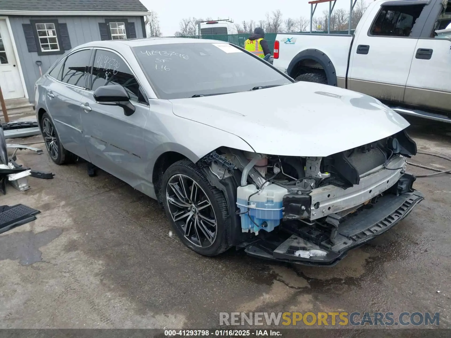 1 Photograph of a damaged car 4T1BZ1FB9KU005475 TOYOTA AVALON 2019