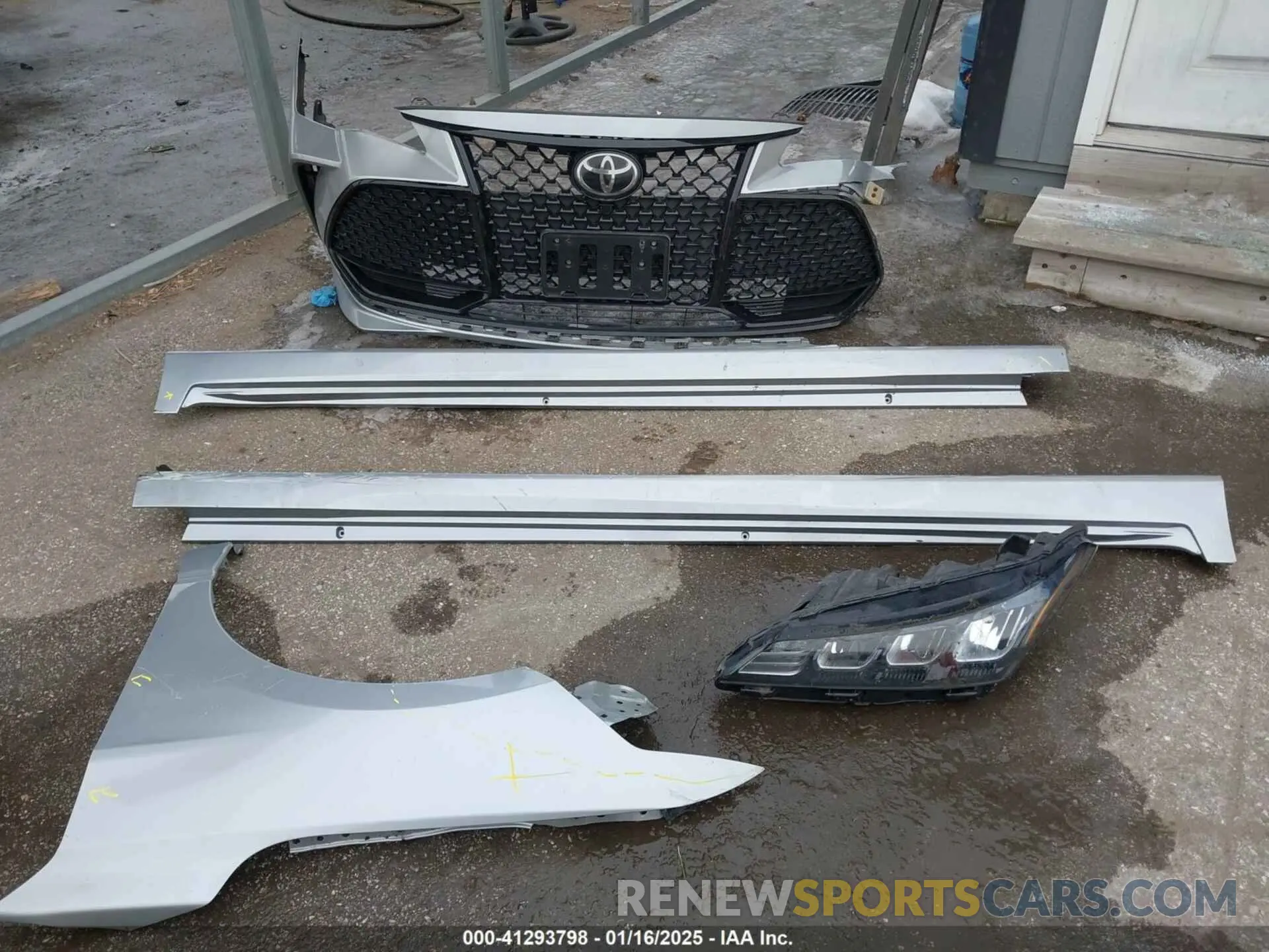 12 Photograph of a damaged car 4T1BZ1FB9KU005475 TOYOTA AVALON 2019