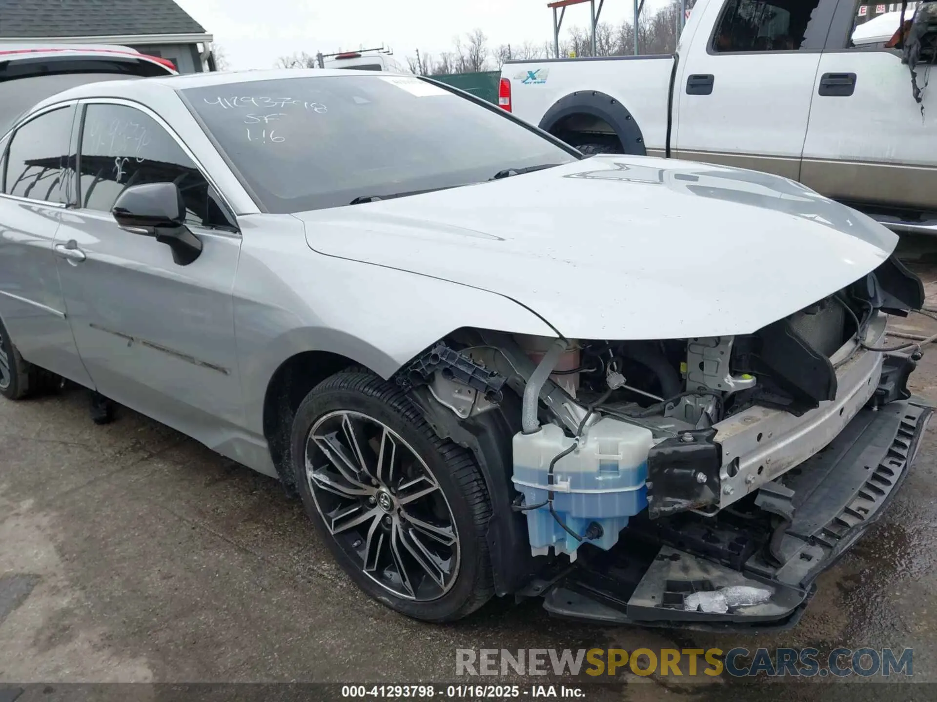 18 Photograph of a damaged car 4T1BZ1FB9KU005475 TOYOTA AVALON 2019