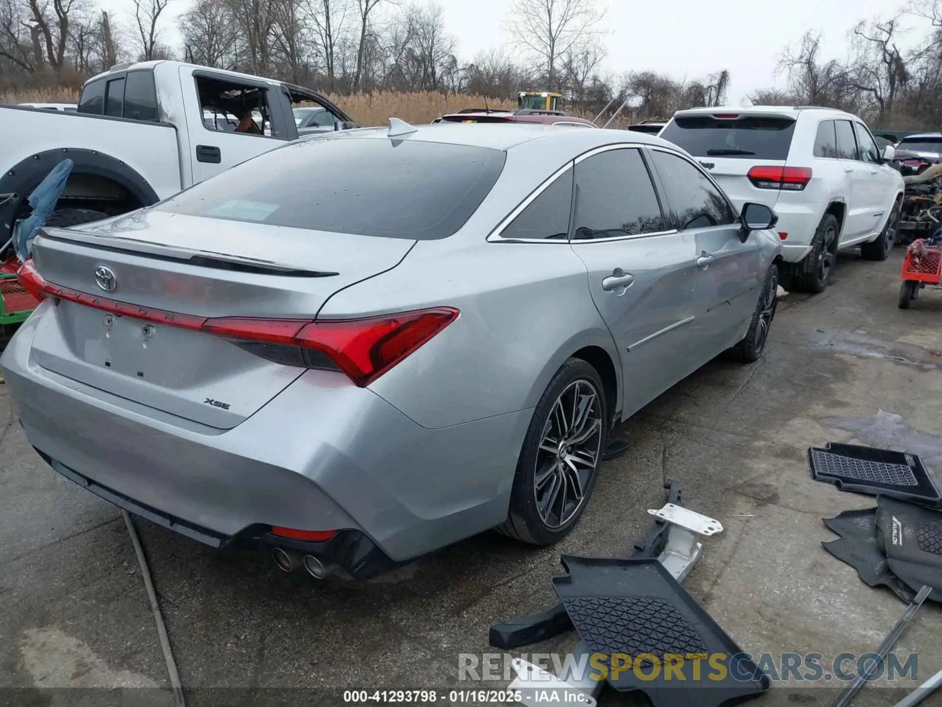 4 Photograph of a damaged car 4T1BZ1FB9KU005475 TOYOTA AVALON 2019