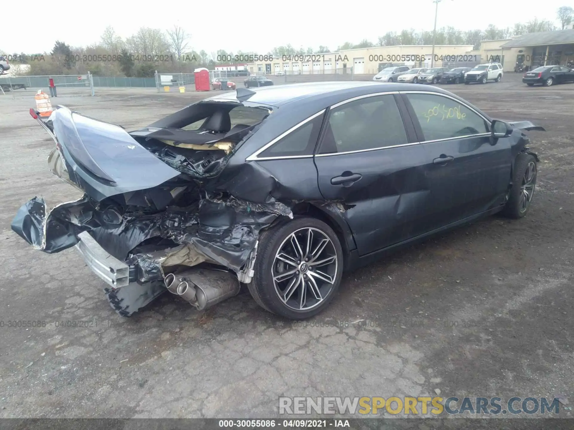 4 Photograph of a damaged car 4T1BZ1FBXKU005078 TOYOTA AVALON 2019